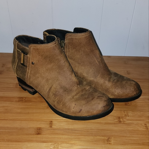 Sorel Lolla Ankle Boots Bootie Womens Size 8.5 Elk Tan Leather Zip Stacked Heel - Picture 1 of 10